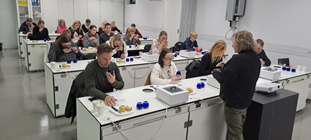 Ocenjevanje olivnega olja v učilnici